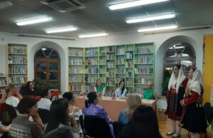 U BIBLIOTECI SE TRAŽILO MJESTO VIŠE – predstavljena knjiga „Udahnuto djetinjstvo“ Snežane A. Topalović