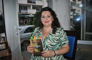 ПРОМОВИСАНА КЊИГА “НЕБОГЛЕДНИ ПЕВ” АУТОРА ВАЛЕНТИНЕ НОВКОВИЋ