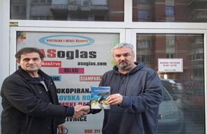 Из штампе је изашла збирка пјесама ” РАЊЕНИ ПЈЕСНИК” – Симо Илић Симек