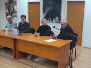 ПРЕДСТАВЉЕНА ЗБИРКА АФОРИЗАМА ЈОВЕ НИКОЛИЋА „ПУЦЊИ БЕЗ ОПОМЕНЕ“