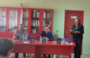 Сребреница: Одржана промоција романа ”Међа” и ”Поглед кроз курије очи” Младена Марковића Naslovna promocija u srebrenici